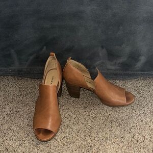 Lucky Brand Tan Block Heel Peep-Toe Heels